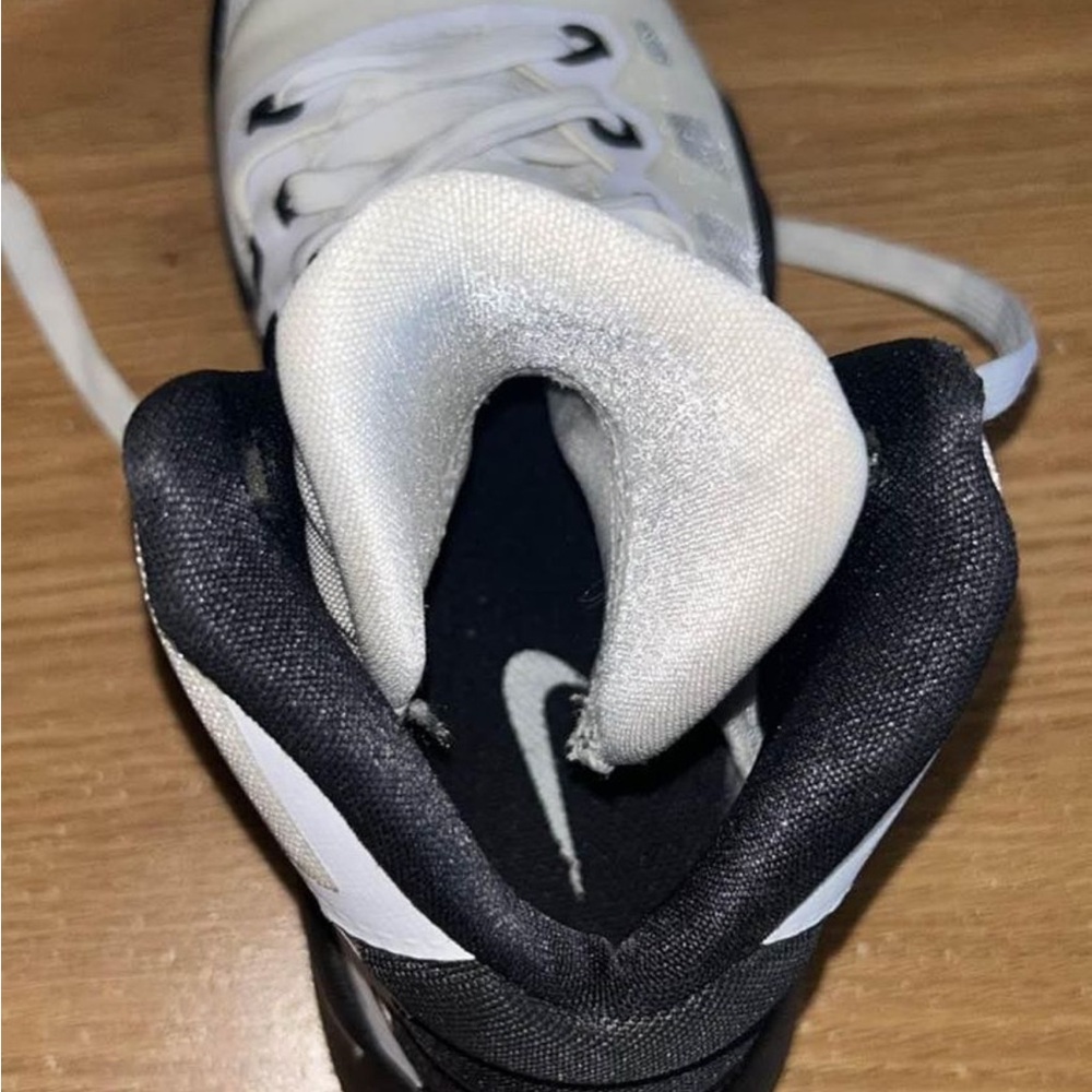 Nike Size 6 Hyperdunks - image 5